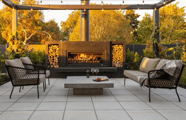 Outdoor setting with an outdoor fireplace