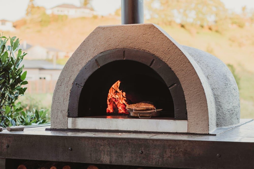 Outdoor kitchen features | pizza oven