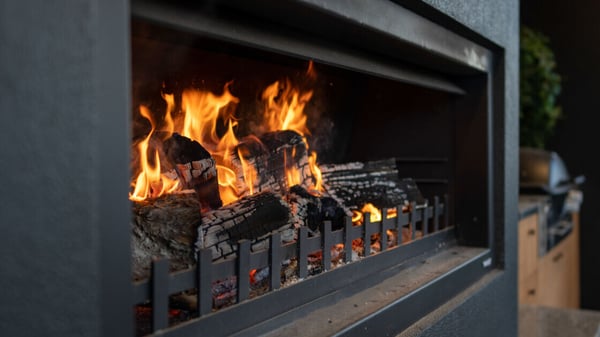 How much does it cost to put in an outdoor fireplace?