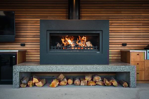 Outdoor fireplace