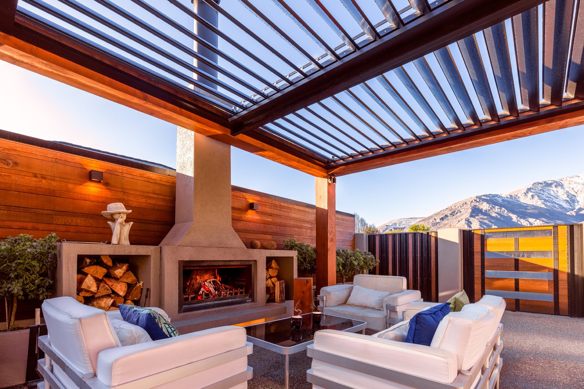 Douglas-Brendan-Holt-Wanaka-grey-plaster-louvre