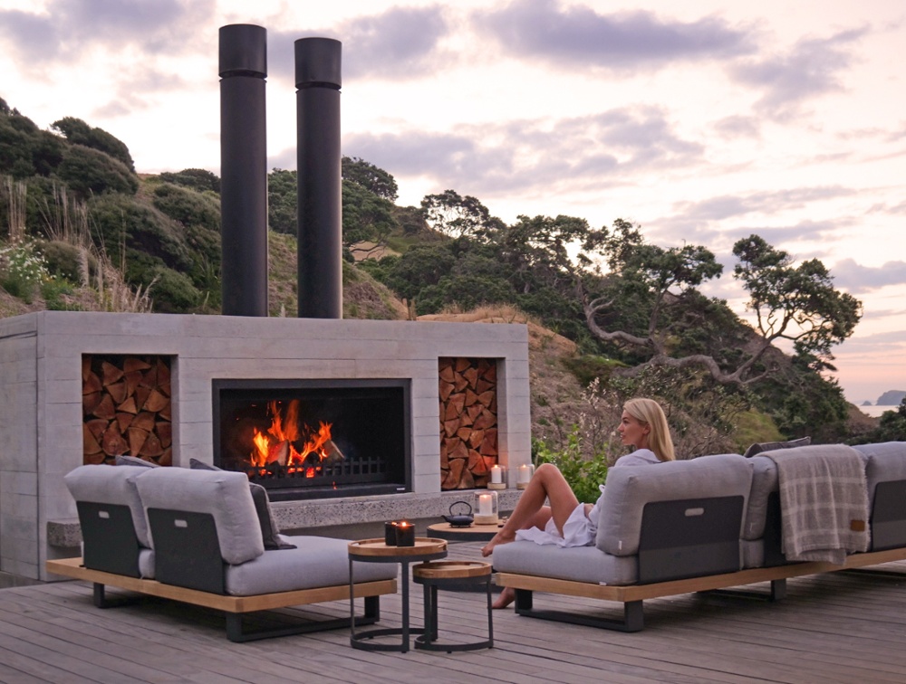 Outdoor fireplace trends 2022