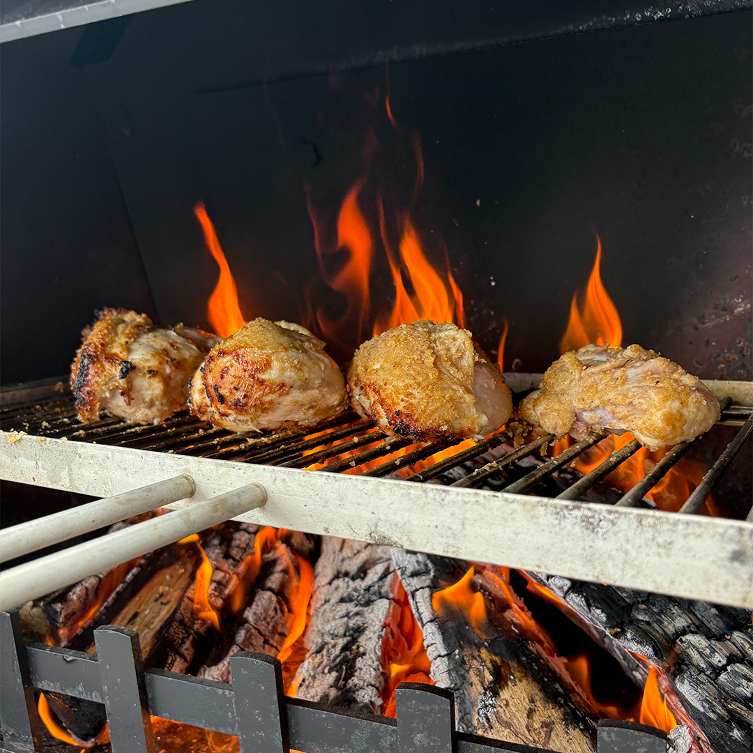 swinging-cooking-grill-chicken