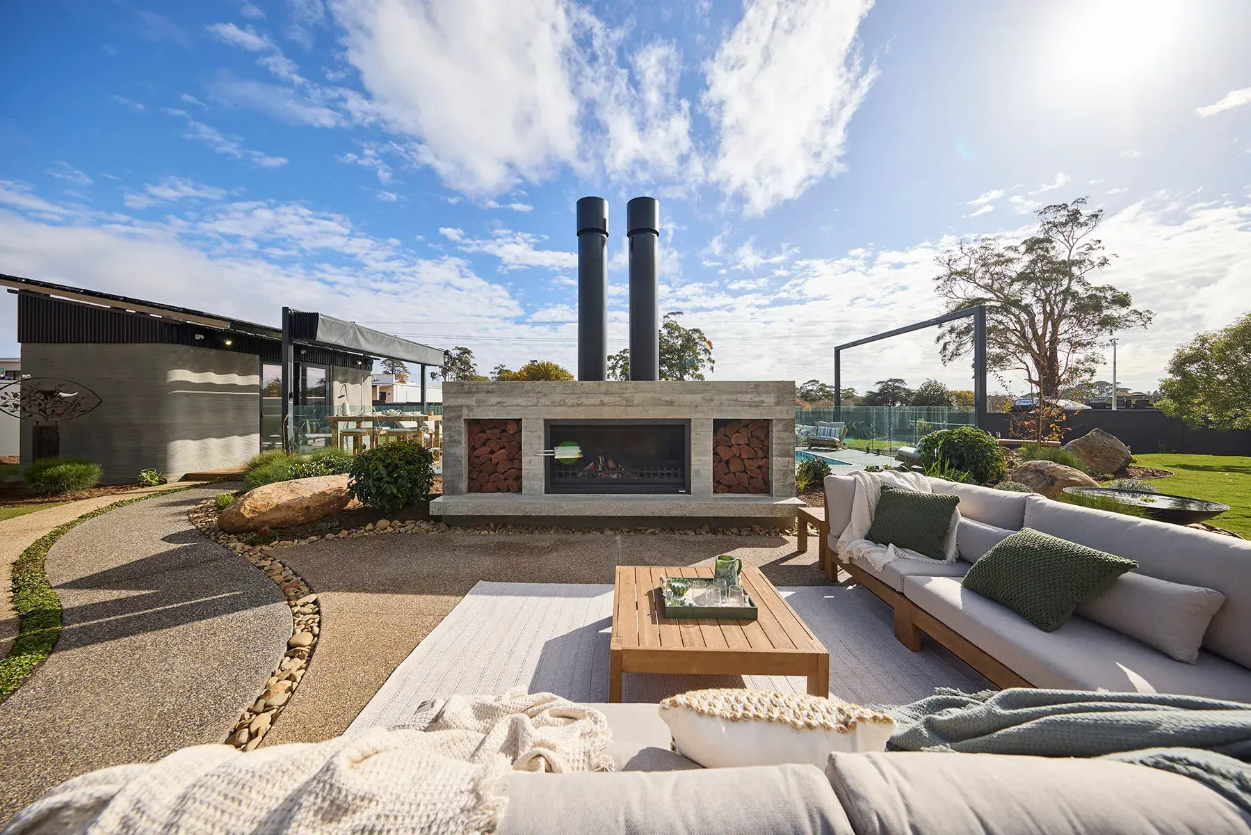 Copy_of_H5_RM11_BACKYARD_and_POOL_Robbie_and_Mat_023_1