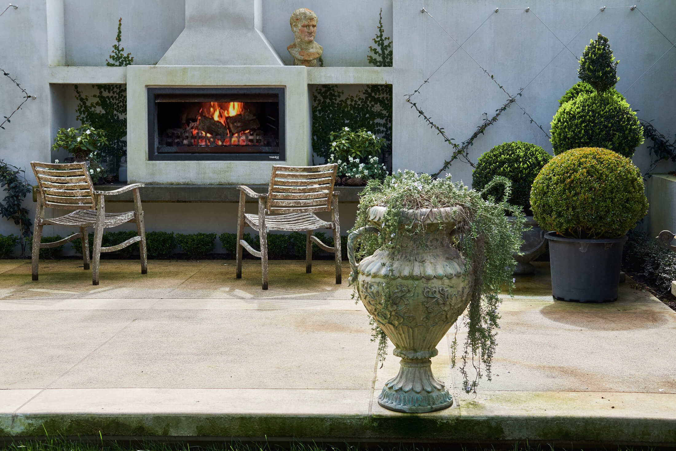 Best outdoor fireplace trendz for 2018 - traditional style with a tuscan style feel