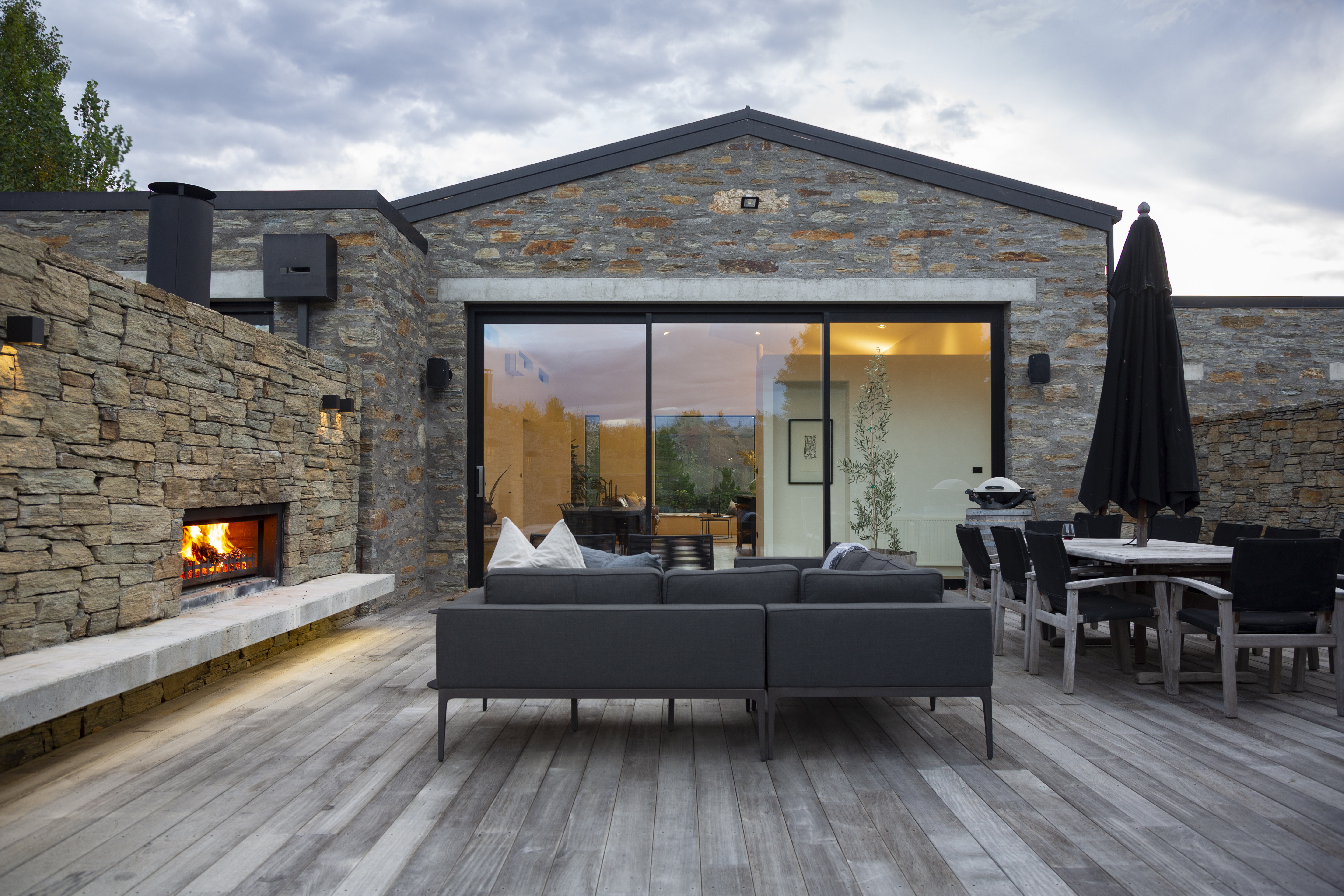 Outdoor fireplace cladding costs
