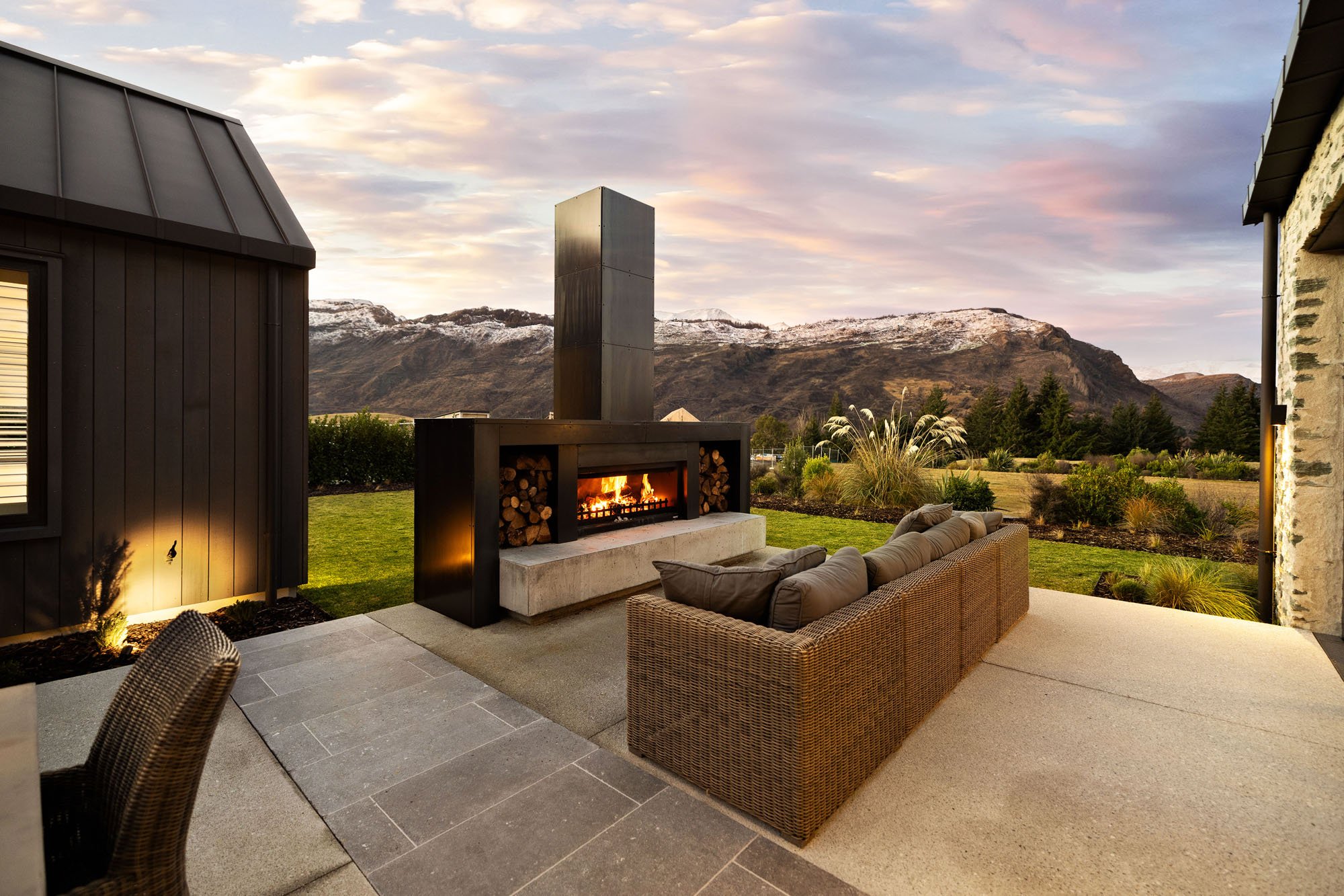 Breathtaking outdoor fireplace ideas