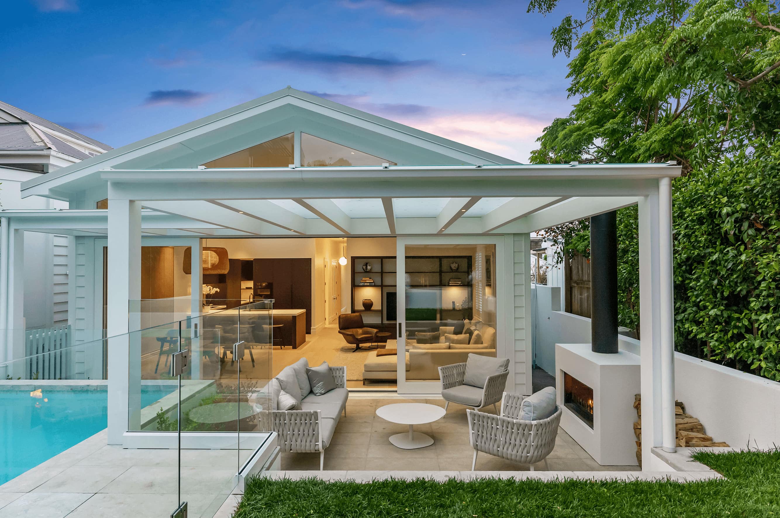 Outdoor fireplace designs for small spaces