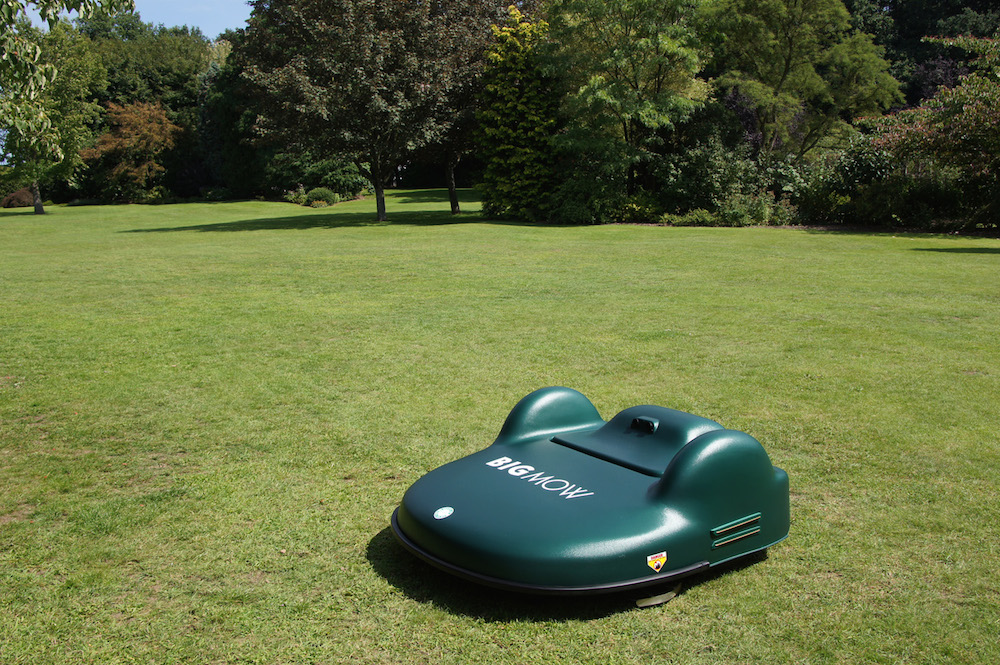 Outdoor trends 2019 - robot lawn mower